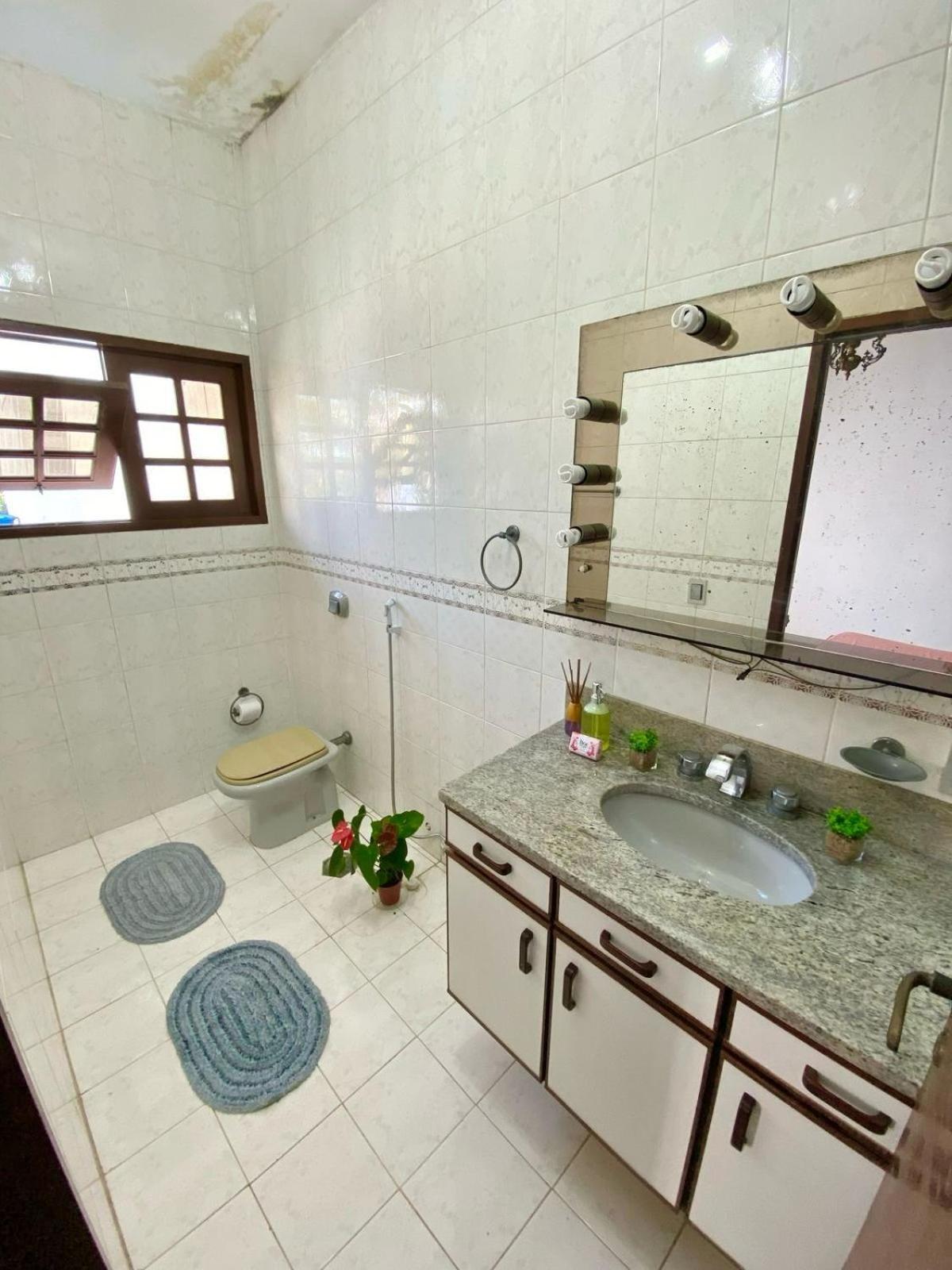 Suíte com Cama Queen-size e Vista da Piscina